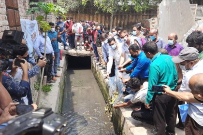 মশা নিয়ন্ত্রণে জলাশয়ে ব্যাঙ ছাড়লো মসিক