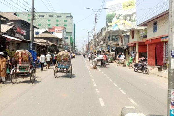 বরগুনায় ঢিলেঢালা লকডাউন, কঠোর অবস্থানে প্রশাসন