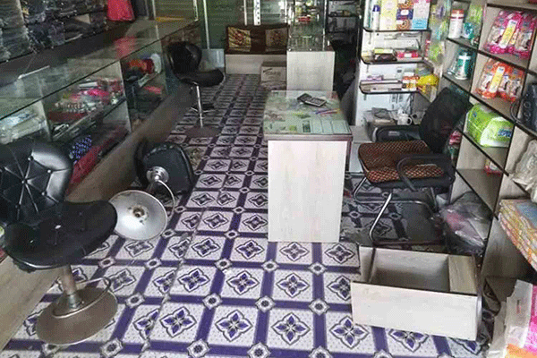 বাগেরহাটে দিনদুপুরে দুইটি দোকানে লুট