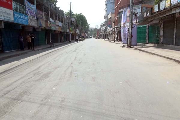 খুলনায় লকডাউনে যানবাহন চলাচল বন্ধ, ঘরবন্দী মানুষ