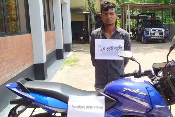 সিরাজগঞ্জে ছিনতাই হওয়া মোটরসাইকেল উদ্ধার, আটক ১