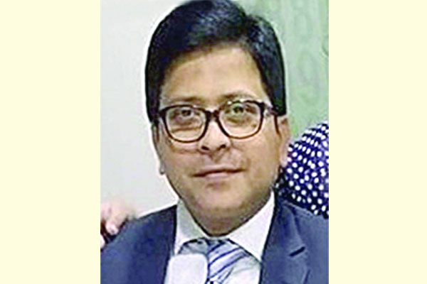 হুইপপুত্রের গোপন ব্যবসার বলি তরুণ ব্যাংকার 