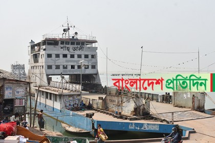 দৌলতদিয়া-পাটুরিয়ায় সব ধরনের নৌযান চলাচল বন্ধ