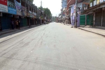 খুলনায় লকডাউনে যানবাহন চলাচল বন্ধ, ঘরবন্দী মানুষ