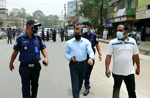 রমজানে বাজার দর নিয়ন্ত্রণ ও লকডাউন বাস্তবায়নে মাঠে নওগাঁর জেলা প্রশাসক