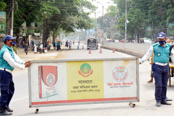 রংপুরে লকডাউনে প্রশাসন তৎপর