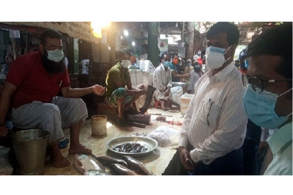 নাটোরে বাজার পরিদর্শন করলেন জেলা প্রশাসক