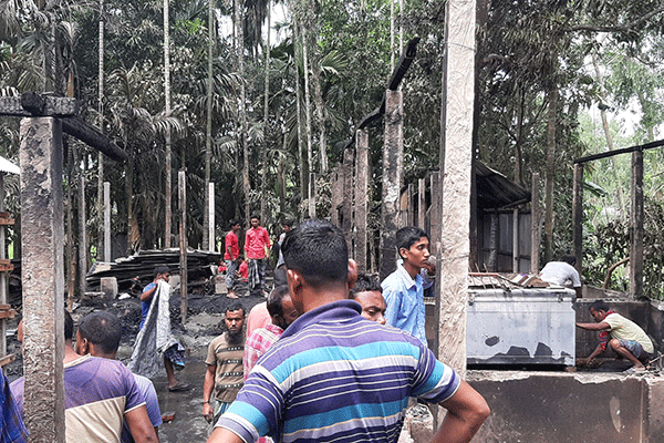 কুড়িগ্রামে অগ্নিকাণ্ডে ৪টি পরিবার ক্ষতিগ্রস্ত
