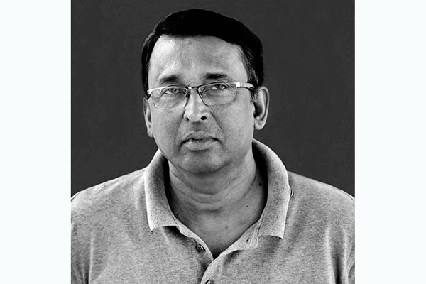লকডাউন আমাদের দেশের জন্য বিপদজনক!


