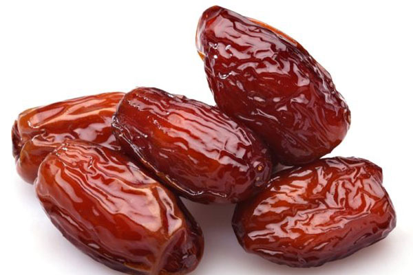 ইফতারে খেজুর খাওয়ার উপকারিতা