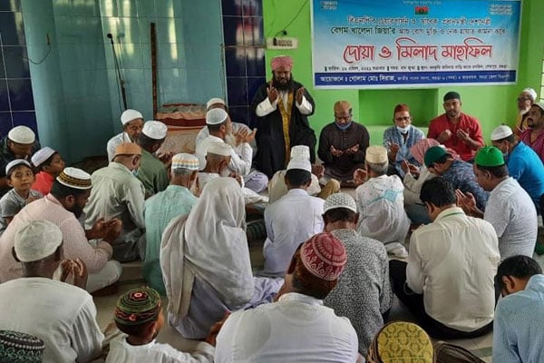 খালেদা জিয়ার রোগ মুক্তি কামনায় বগুড়ায় দোয়া মাহফিল