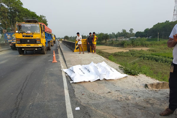 টাঙ্গাইলে সড়ক দুর্ঘটনায় নিহত ৩