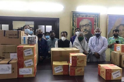 সাংবাদিক সংগঠন ও ধর্মীয় প্রতিষ্ঠানে করোনা প্রতিরোধ সামগ্রী বিতরণ 


