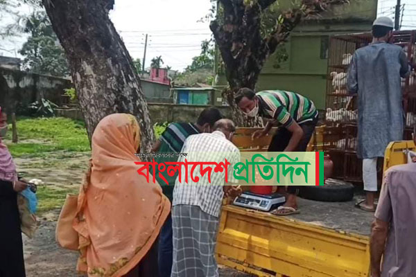নেত্রকোনায় সূলভ মূল্যে দুধ, ডিম ও মাংসের ভ্রাম্যমাণ বিক্রয় কেন্দ্র চালু
