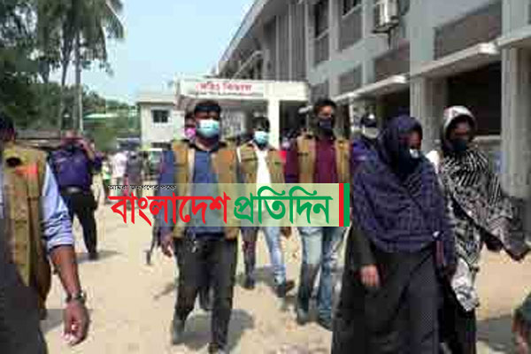 নাটোরে হাসপাতালের ওয়ার্ড বয়কে মারধর, দেড় ঘণ্টা চিকিৎসা সেবা বন্ধ