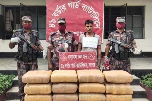 বেনাপোলে ৮৮ কেজি গাঁজাসহ আটক ১