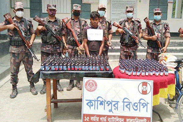 কুড়িগ্রামে মাদকসহ চোরাকারবারী আটক