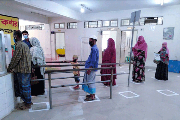 করোনা সংক্রমণ রোধে স্বাস্থ্য কমপ্লেক্সে সুরক্ষা রেখা