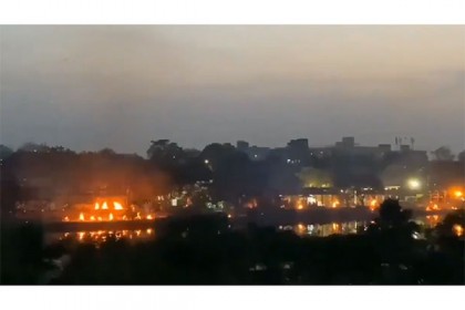 ভারতে করোনায় মৃতদের চিতার সারির ভিডিও ভাইরাল!