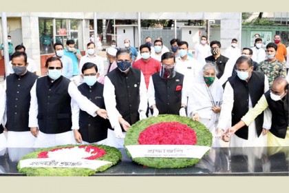 মুজিবনগর দিবসে বঙ্গবন্ধুর প্রতিকৃতিতে প্রধানমন্ত্রীর শ্রদ্ধা

