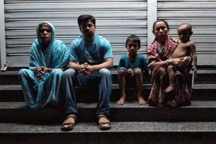 পুলিশের মধ্যস্থতায় বাসায় ফিরল সেই পরিবারটি