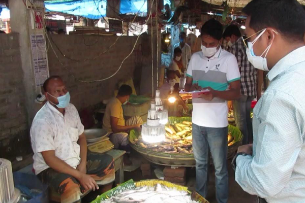 ঝিনাইদহে ভ্রাম্যমাণ আদালতে ব্যবসায়ীদের জরিমানা