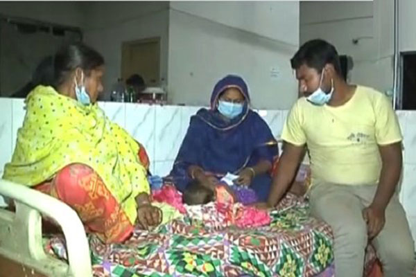 সন্তানকে বাঁচাতে রিকশাচালক বাবার ১১০ কিলোমিটার ছুটে চলা, উৎকণ্ঠার ৯ ঘণ্টা 

