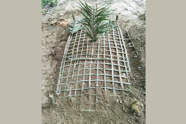 হাসপাতালে বঞ্চিত মা, কবরে শান্তির আইসিইউতে 