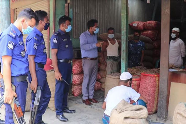 কিশোরগঞ্জে স্বাস্থ্যবিধি না মানায় ১৯ মামলা
