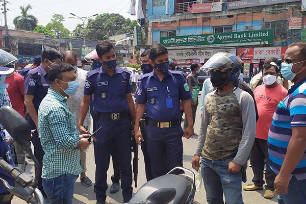 বগুড়ায় লকডাউন কার্যকর করতে প্রশাসন তৎপর 