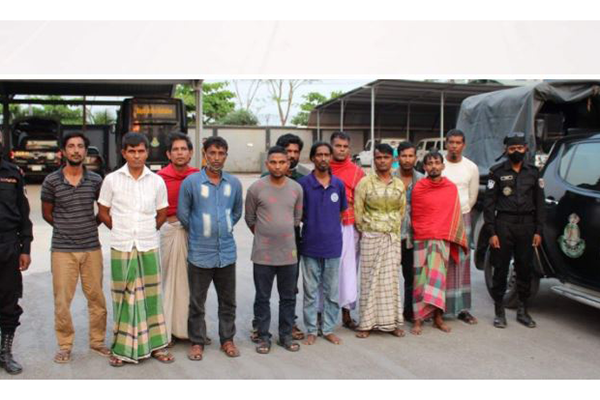 সিদ্ধিরগঞ্জে ১২ জুয়াড়ি গ্রেফতার