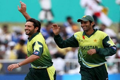 যে কারণে পাকিস্তান দলে আবারও শোয়েব মালিককে চান আফ্রিদি