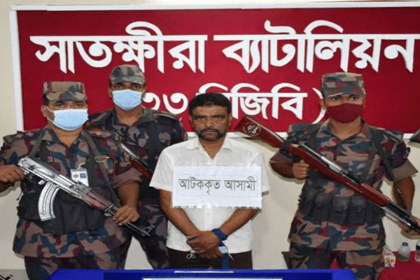 সাতক্ষীরায় স্বর্ণের বারসহ আটক ১