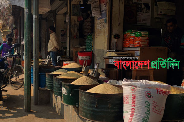 
লকডাউনের মাঝে হিলিতে অস্থির চালের বাজার