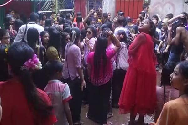 কক্সবাজারে রাখাইনদের জলকেলি উৎসব পালন