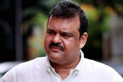 করোনা নেগেটিভ হয়ে বাসায় ফিরেছেন আকরাম খান