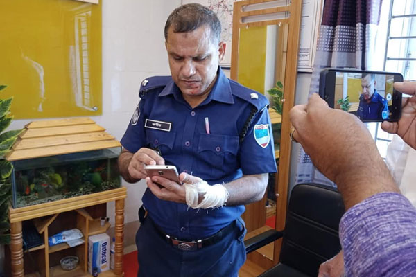 বাগেরহাটে পুলিশের উপর হামলায় 
২ হেফাজত কর্মী গ্রেফতার 
