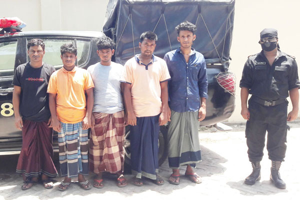 ফরিদপুরে প্রতারক চক্রের ৫ জন আটক; ২৭৩টি সিমকার্ড উদ্ধার