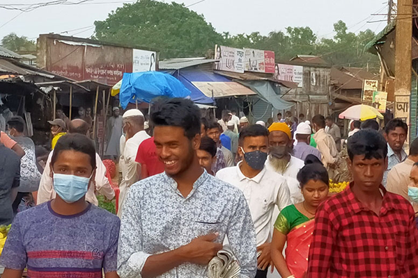 শেরপুরে লকডাউনে বিধি-নিষেধ কেউ মানেনি