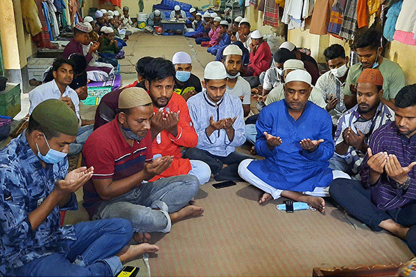 আদমদীঘিতে খালেদা জিয়ার সুস্থতা কামনায় দোয়া