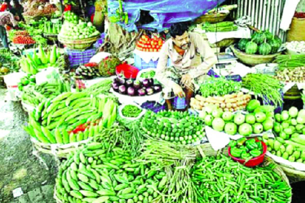 মাদারীপুরে নিত্যপণ্যের দাম আকাশচুম্বী