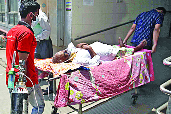 আকাশছোঁয়া করোনা চিকিৎসা