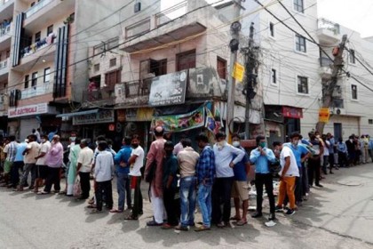 'টিকায় কিছু হবে না, মদেই লাভ হবে’ (ভিডিও) 