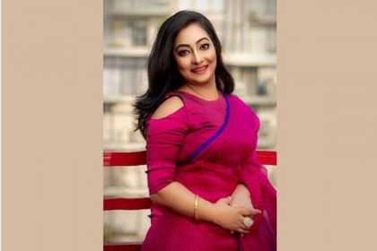 প্রতারণার মামলায় মডেল রোমানা স্বর্ণা রিমান্ডে

