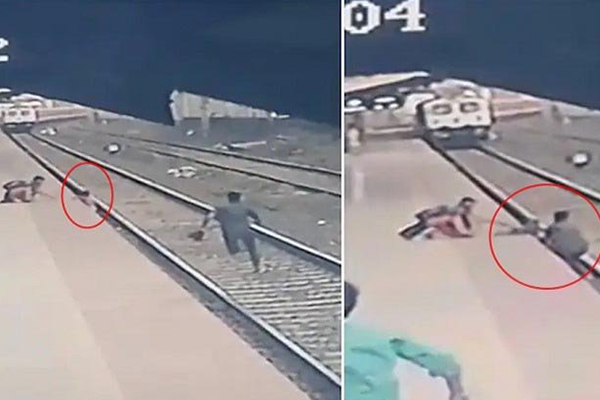 চলন্ত ট্রেনের সামনে ‘সুপারম্যান’ রেলকর্মী, শিশুকে বাঁচানোর ভিডিও ভাইরাল