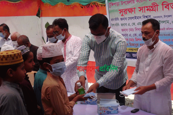 গোপালগঞ্জে করোনা প্রতিরোধে সুরক্ষা সামগ্রী বিতরণ