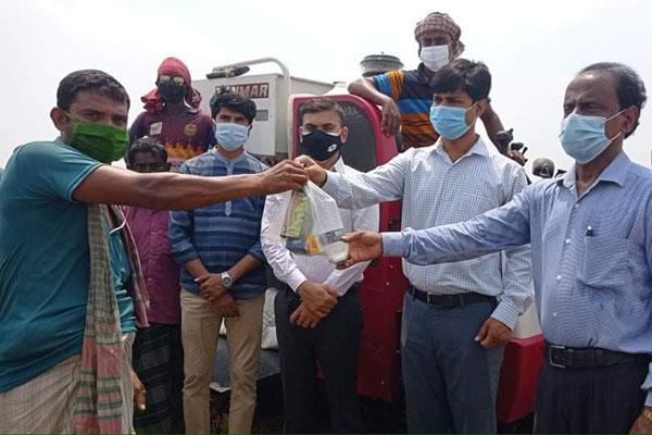 নলডাঙ্গায় দুশতাধিক শ্রমিককে সুরক্ষা এবং খাদ্য সামগ্রী প্রদান