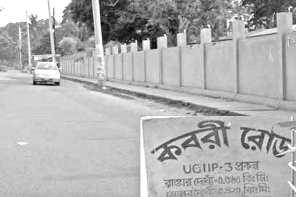 চুয়াডাঙ্গার ‘কবরী রোড’ দেখে গেলেন না নায়িকা

