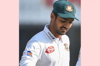 রানের খাতা খোলার আগেই সাজঘরে সাইফ!