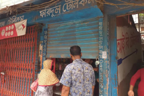 ঝিনাইদহে ঢিলেঢালা লকডাউন, মানা হচ্ছে না স্বাস্থ্যবিধি